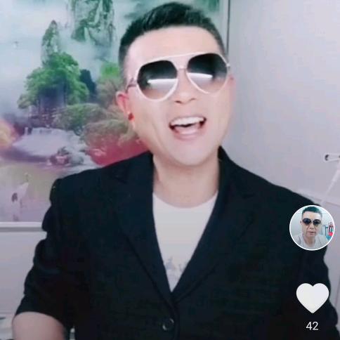 高淳，眼镜大哥