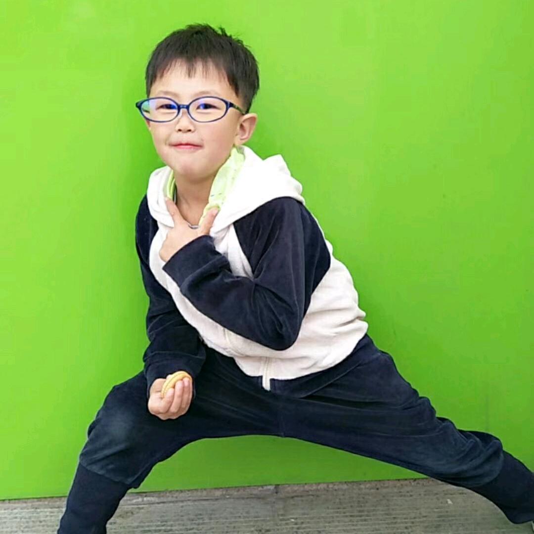 华