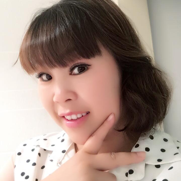 开心小女人在老挝