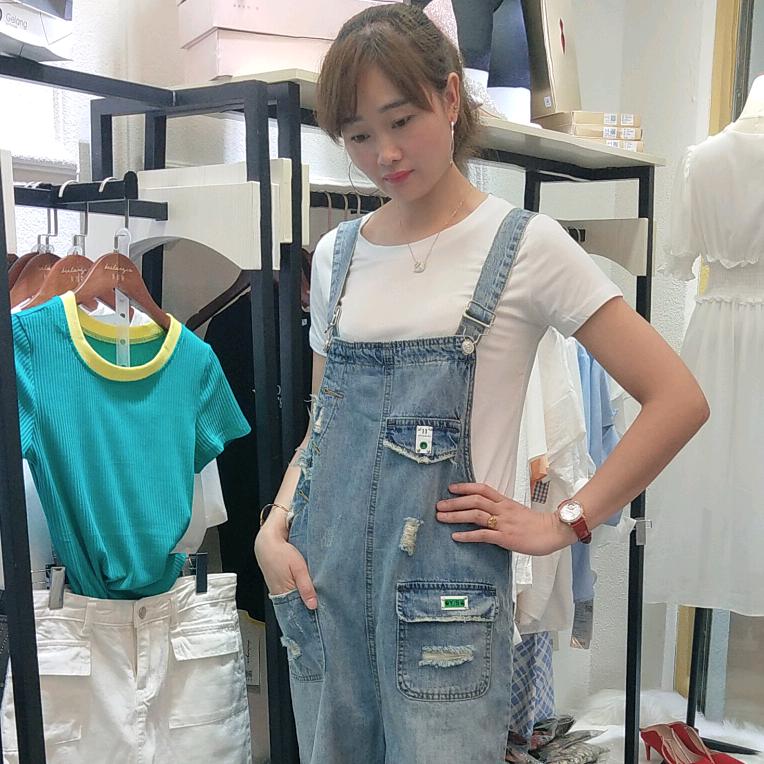 重庆云阳洪英服装品牌店