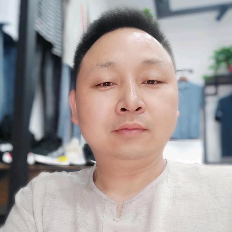 转身背影。