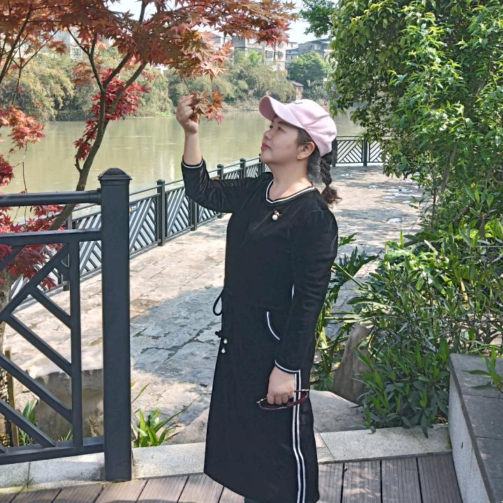 爱旅游的小玉