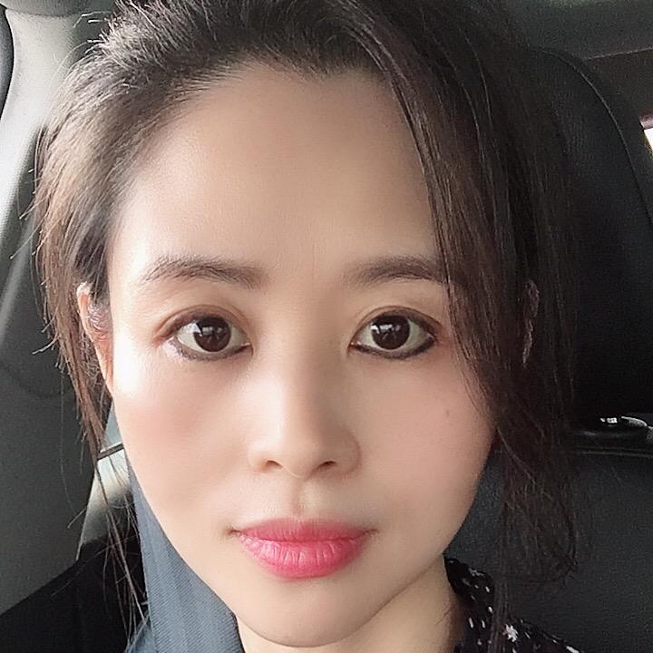 爱吃零食的英子