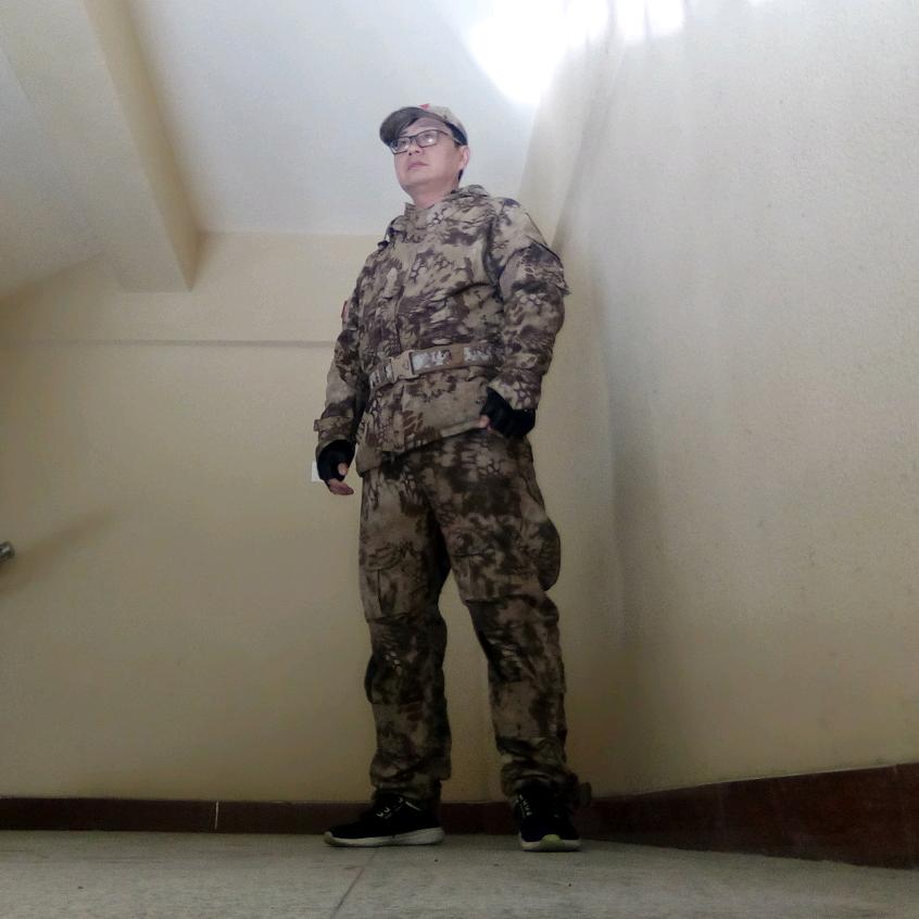 日出升九霄，幕降归深潭。