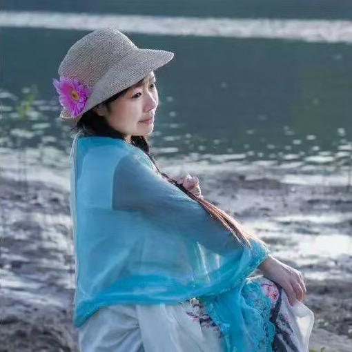 弹古筝的李老师