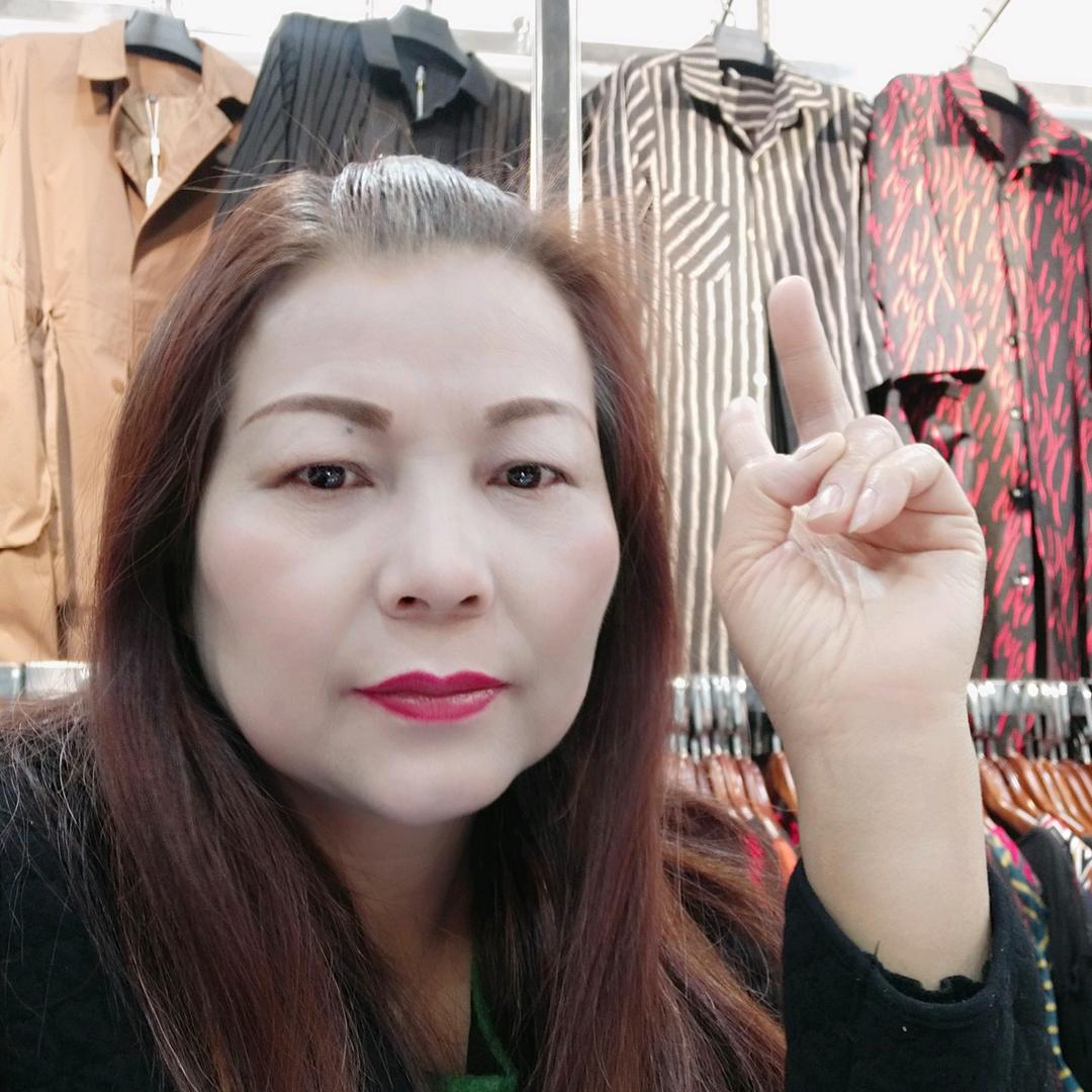 海门市万丰商城加大漂亮服饰