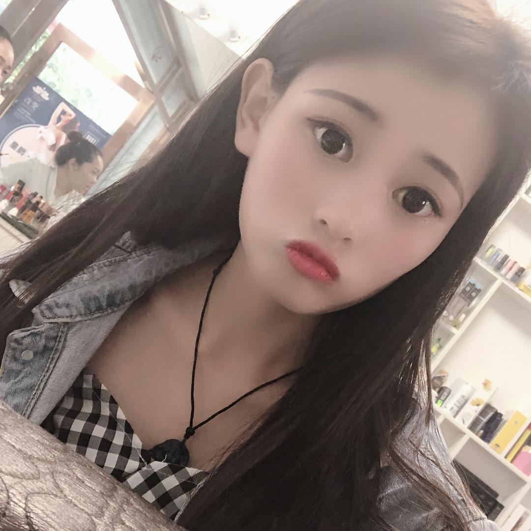 爱吃巧乐滋的小胖纸