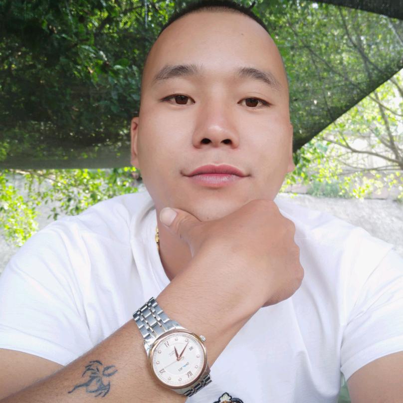 何三哥，专业彩钢棚