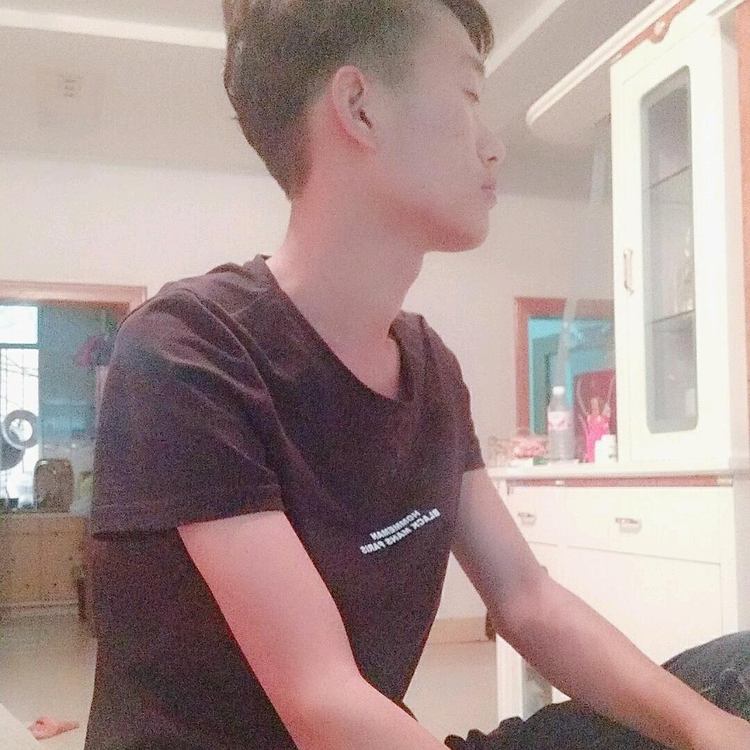 三  七