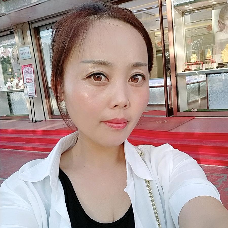 用户微笑，向前行