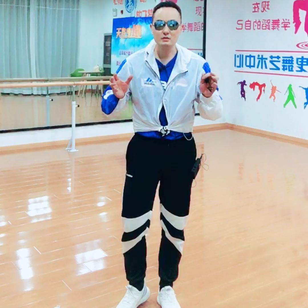 天性曳舞张绽放