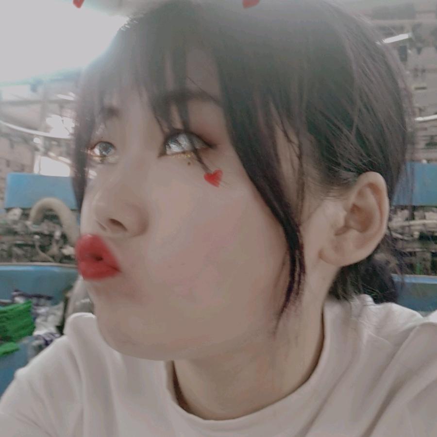 笑着走过