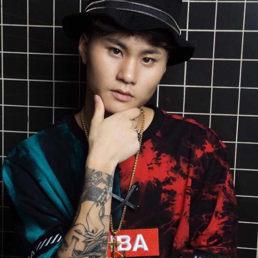 成都专注发型设计·波波（新月尚雅）