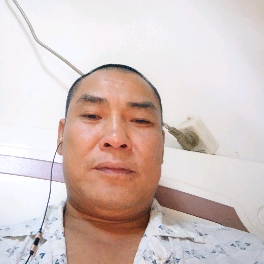 龚六