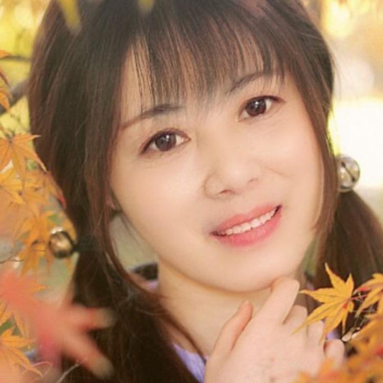 英子