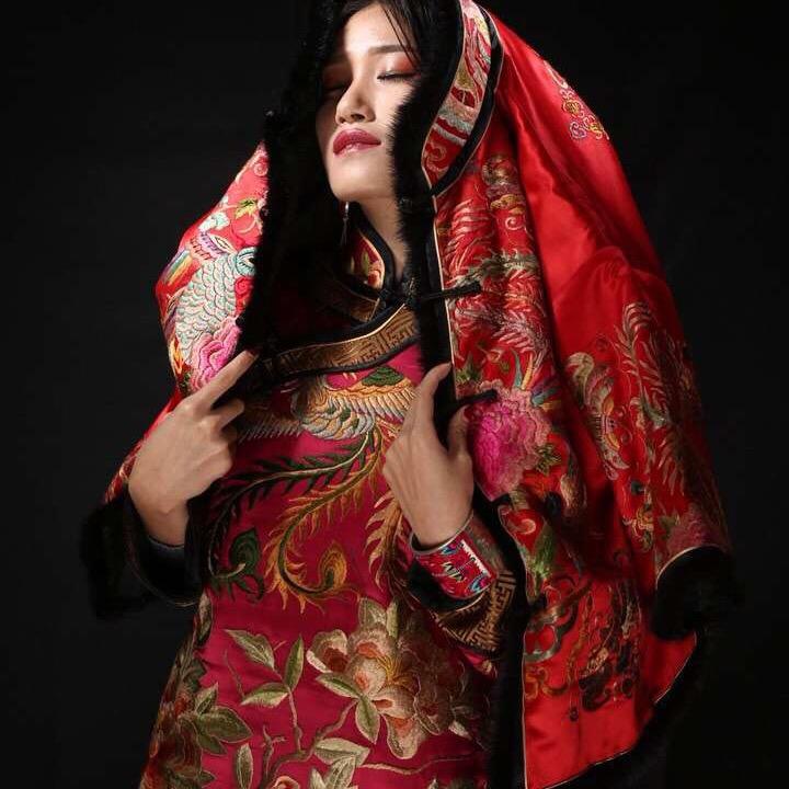 苗之秀服装