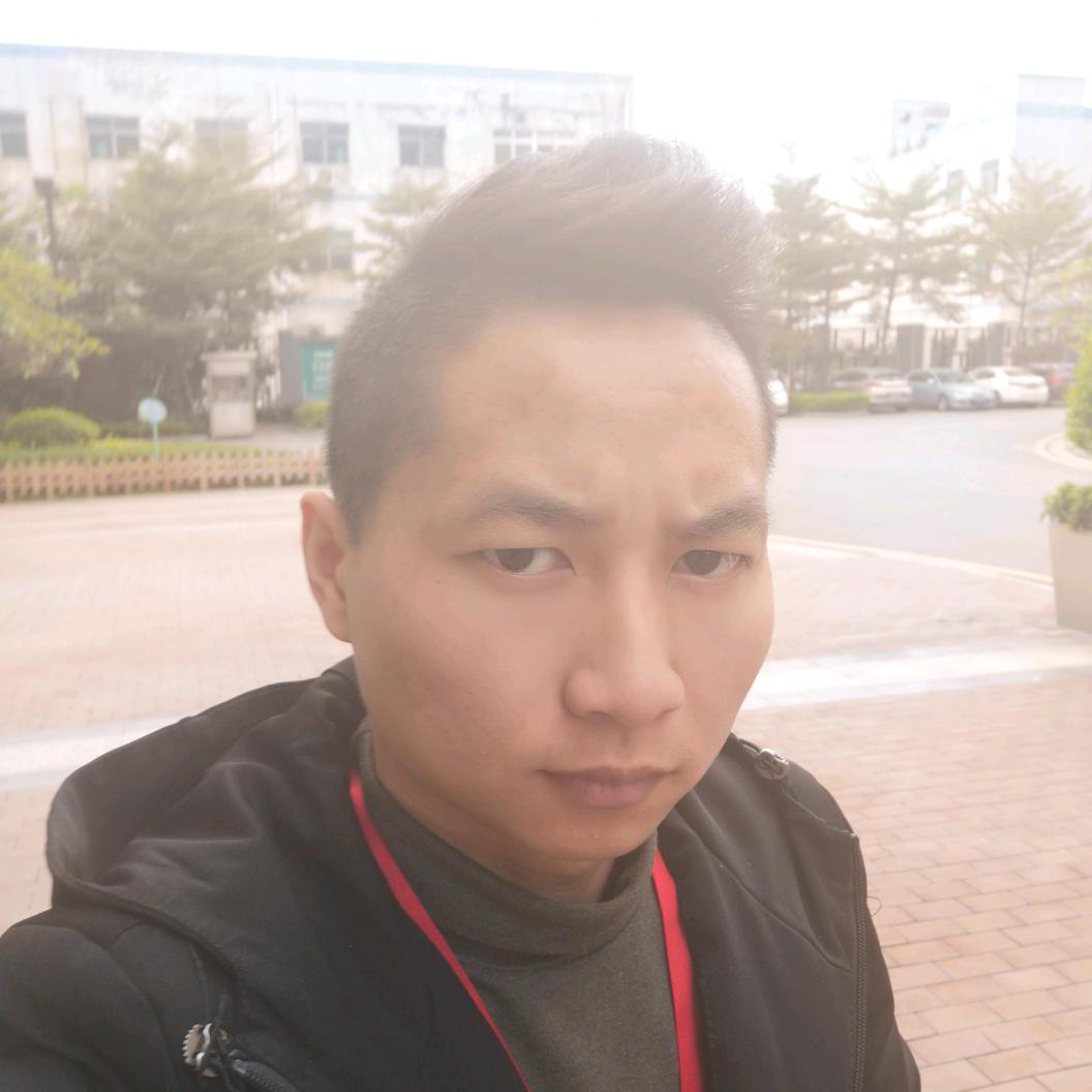 做设计的村干部小周