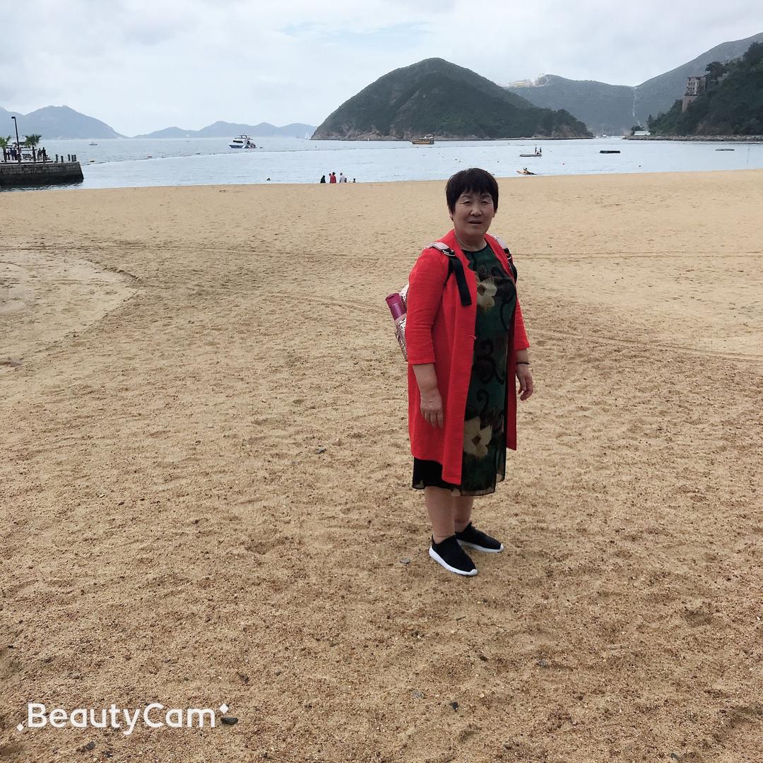 留不住的背影。