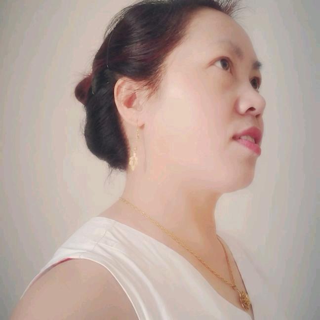 石板少数民族服装店