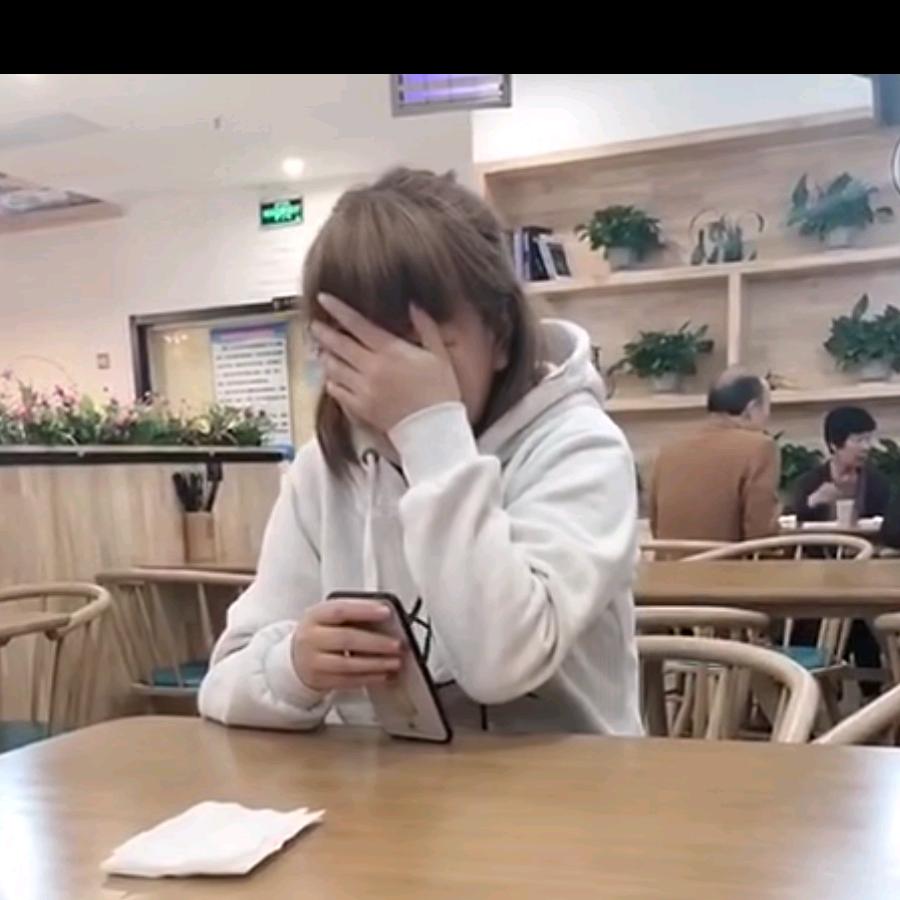小依