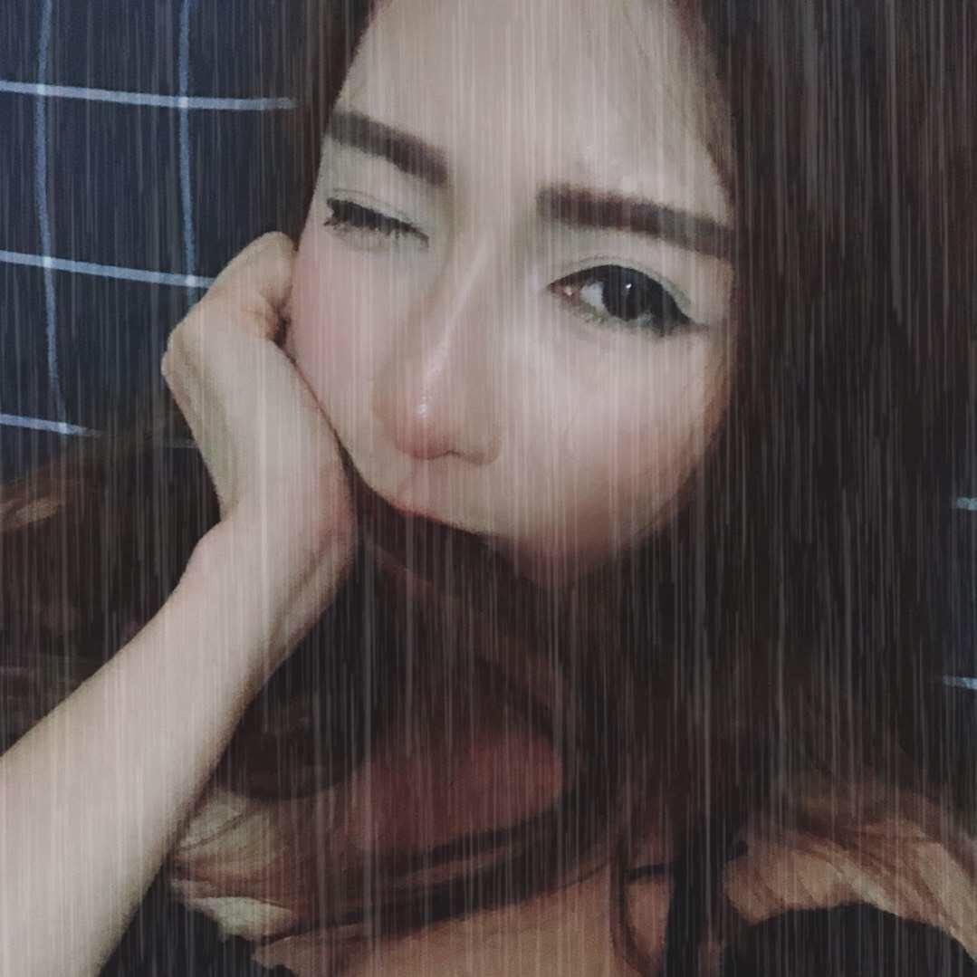 依依