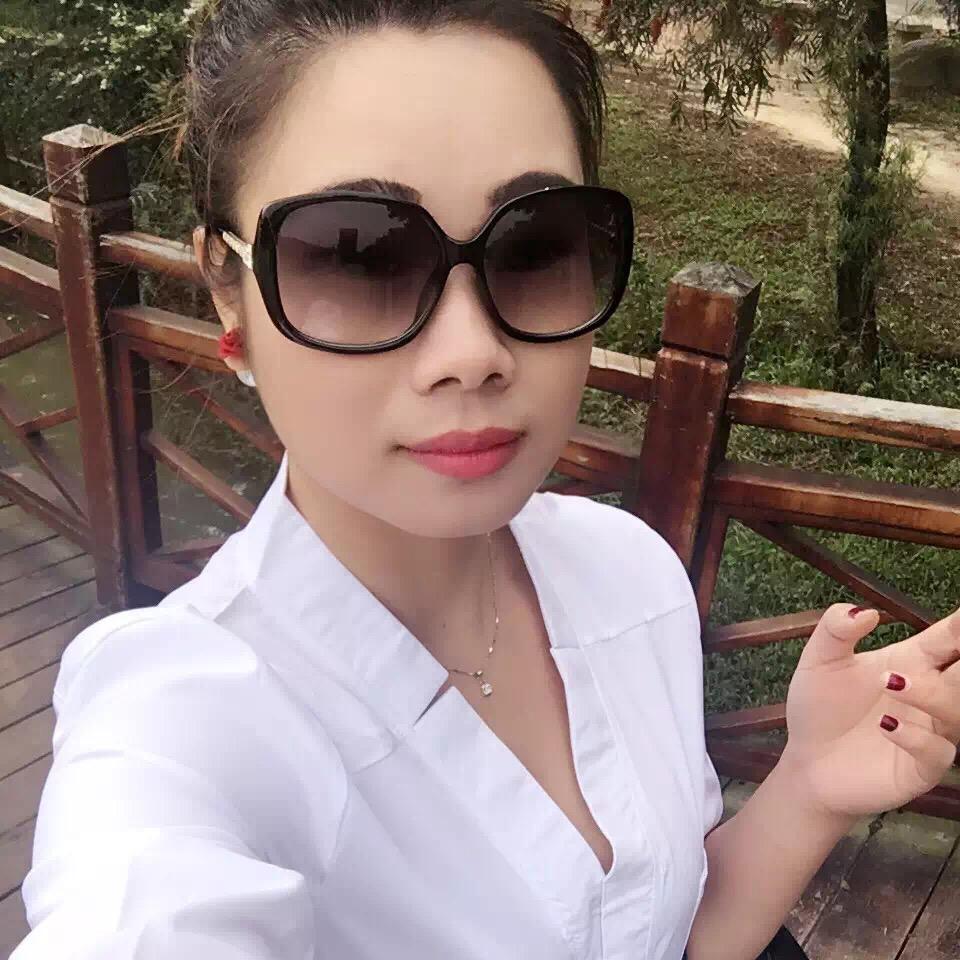 梓露万琛