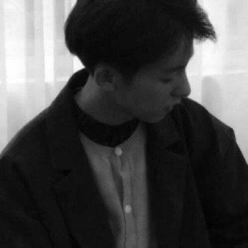 ツ背影里的沉默ご