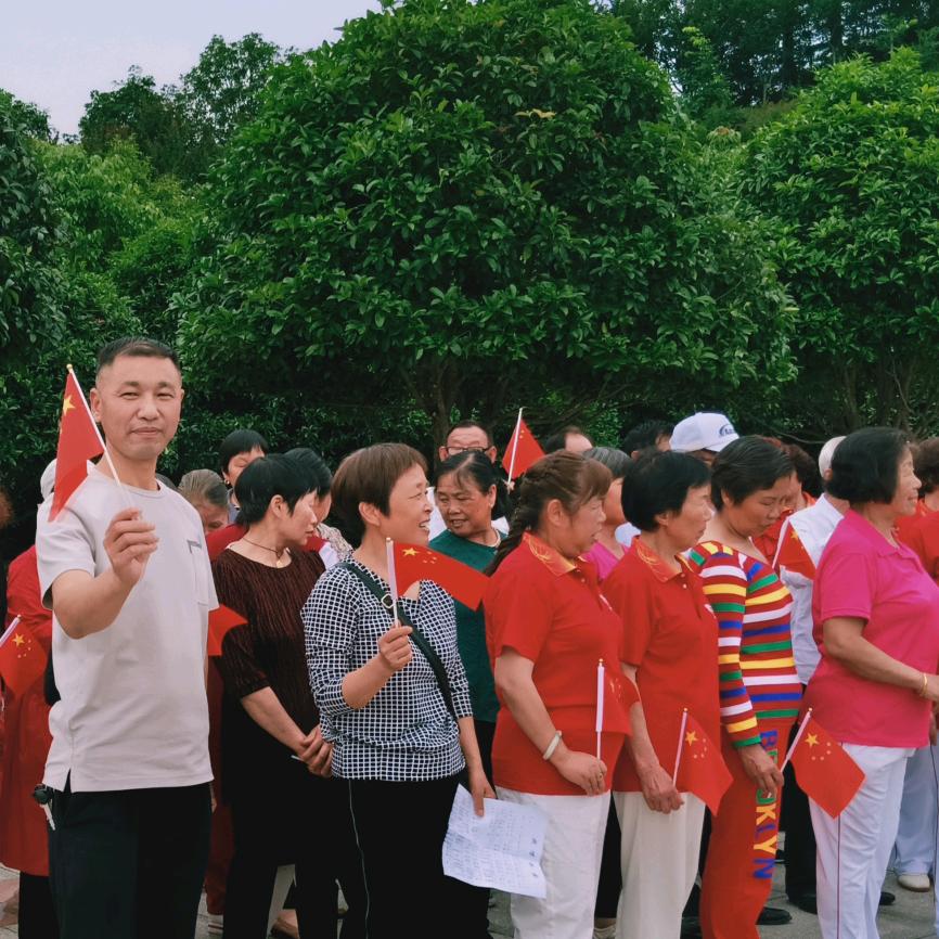 🇨🇳🇨🇳爱笑九九哥哥热爱生活