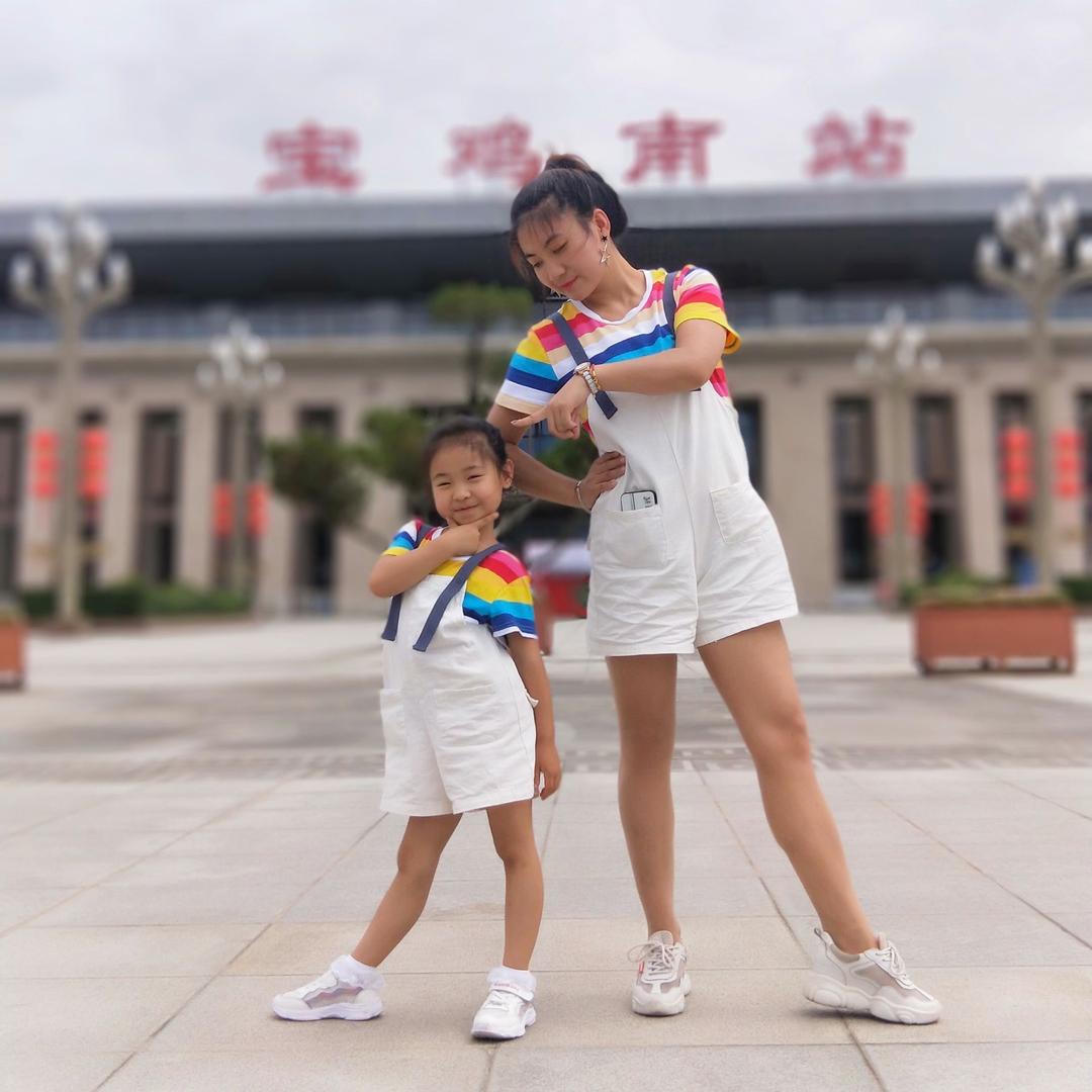 小淘气♥依依