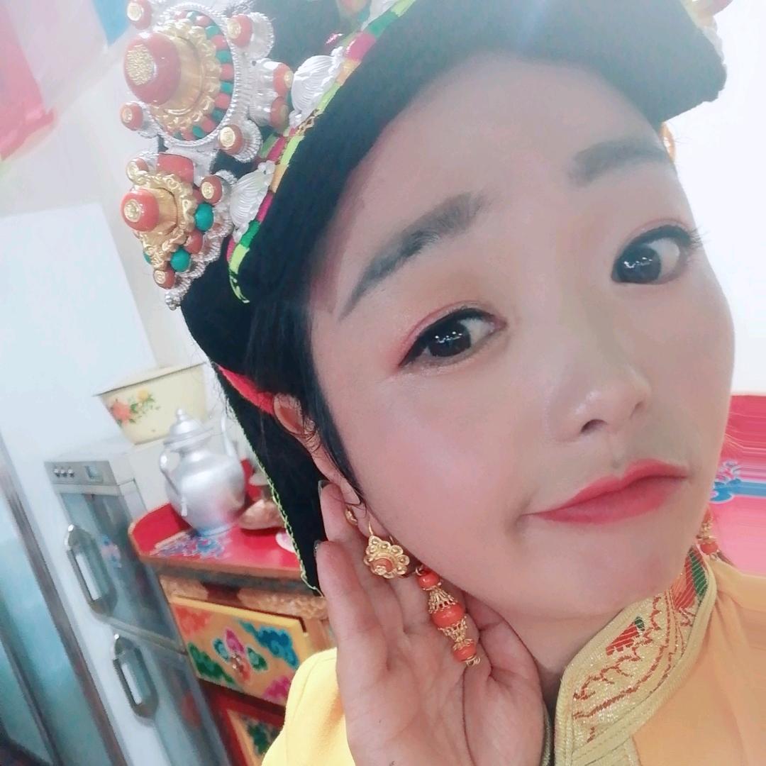 嘉绒风情歌舞晚会雪梅