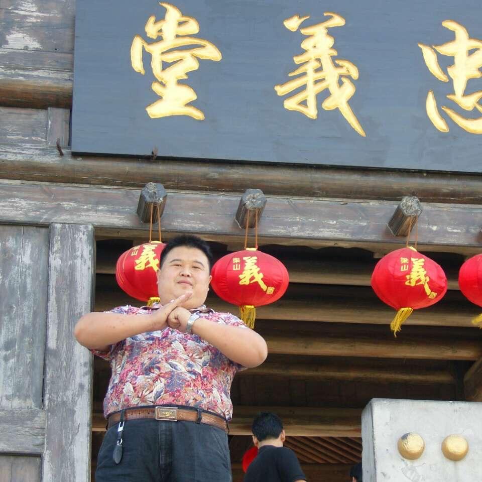 神采飞扬。