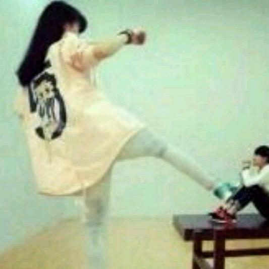 ◥◣  慌中带皮e ◢◤