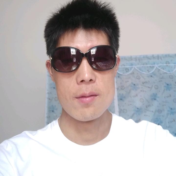 胡怀育情感主播