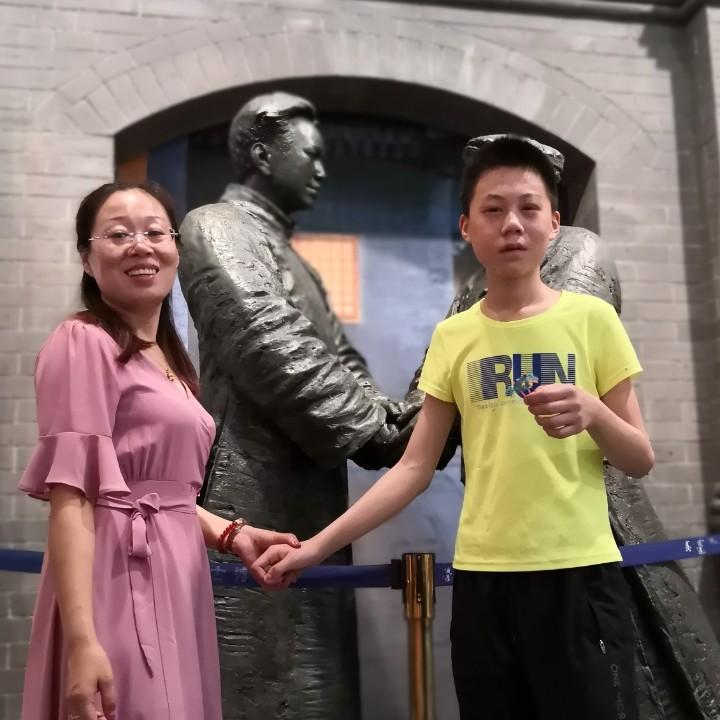 张霞
