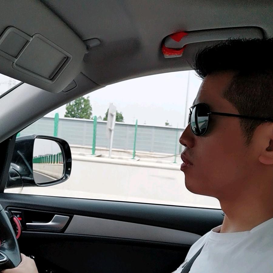 湖北布鲁斯智能设备    刘小雷