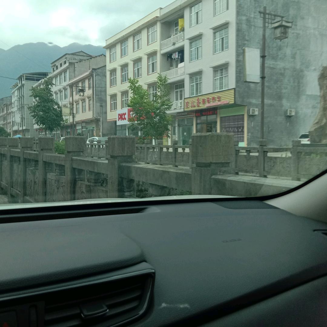 洪嗄山的，梅哥