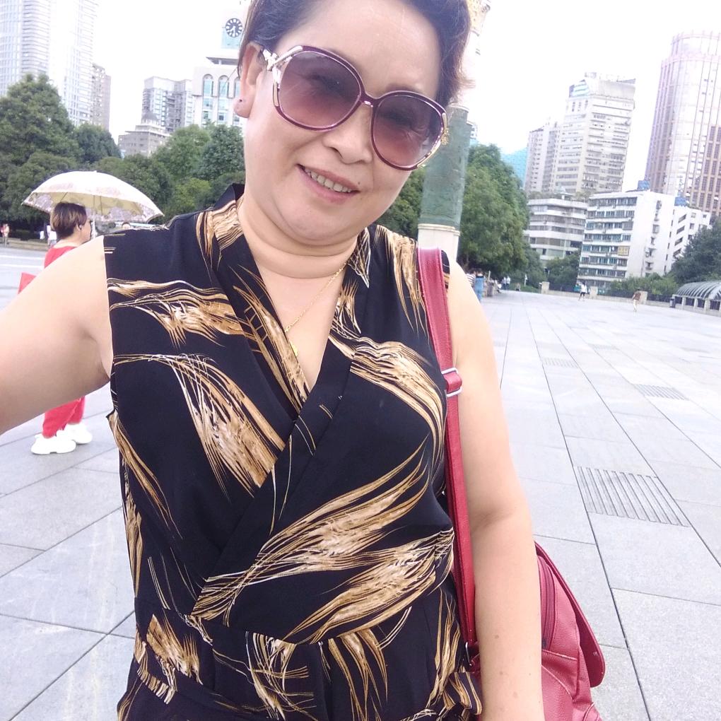 陈陈，朱大嫂，专业斗鸡美容13984