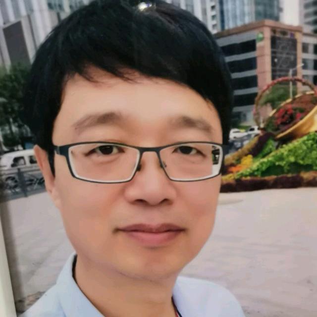 左耳月Chin_Swee
