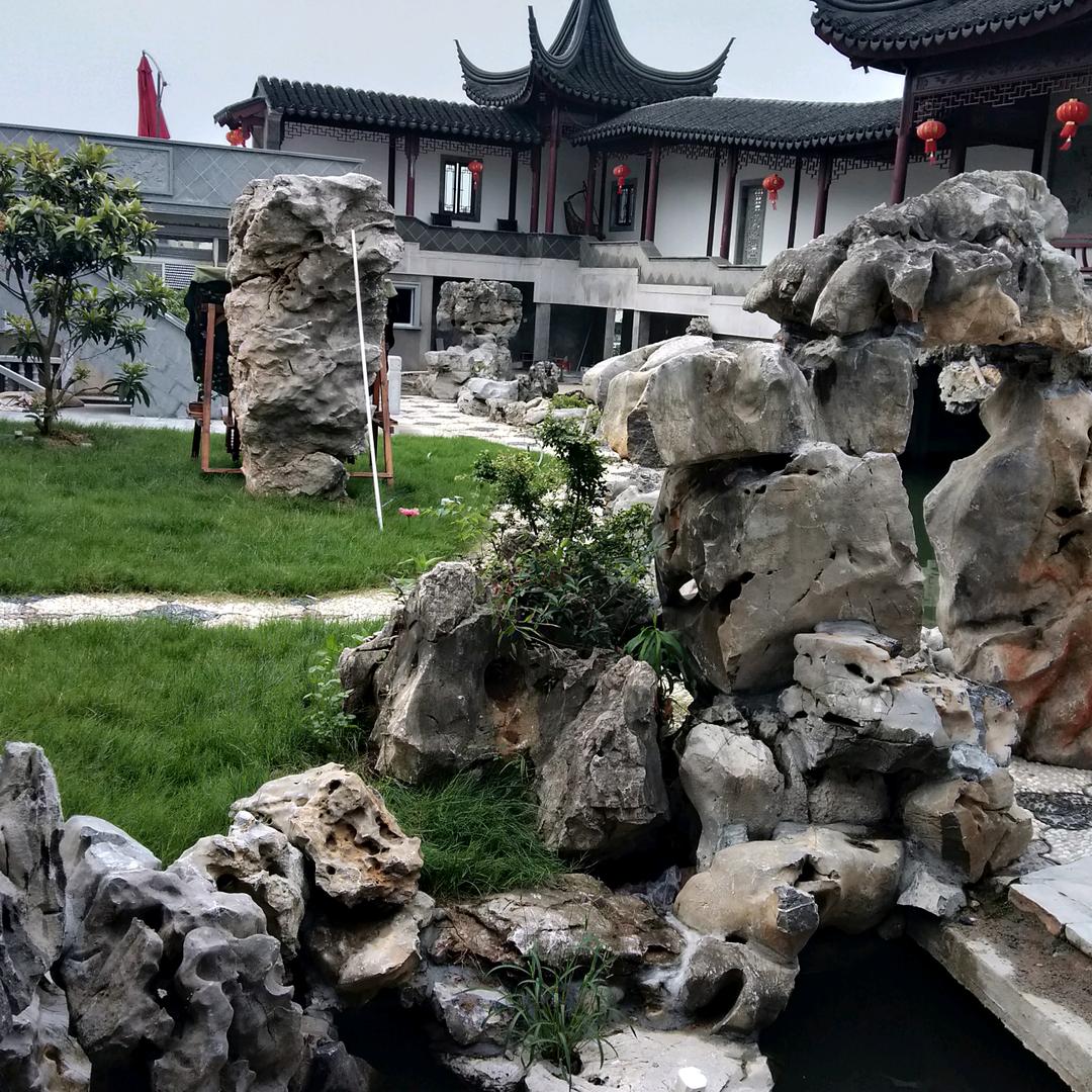 默默无言