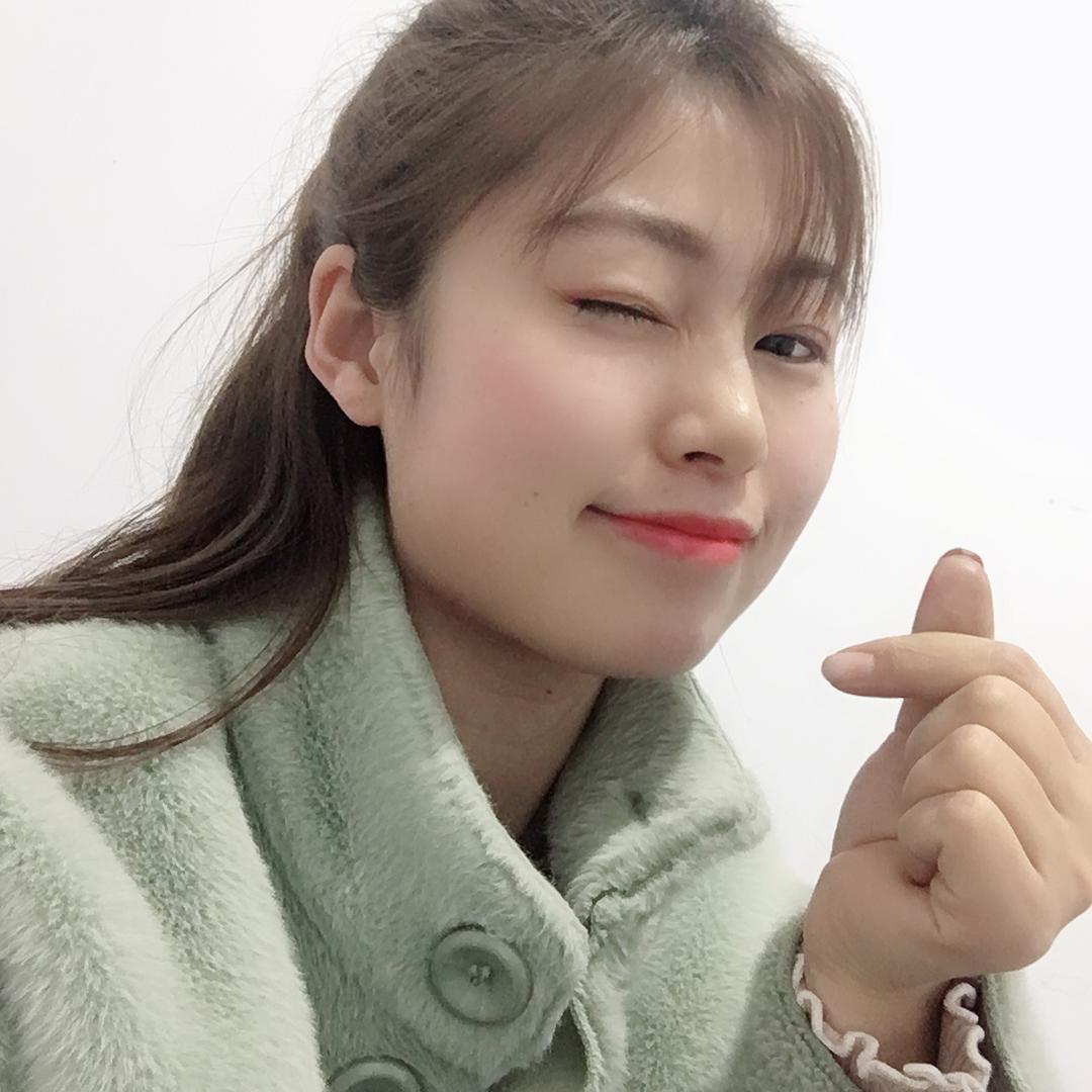 C位  美衣美甲