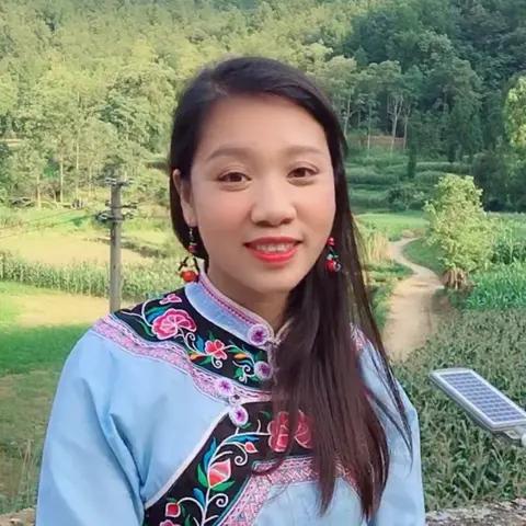 阿丽民族服装店