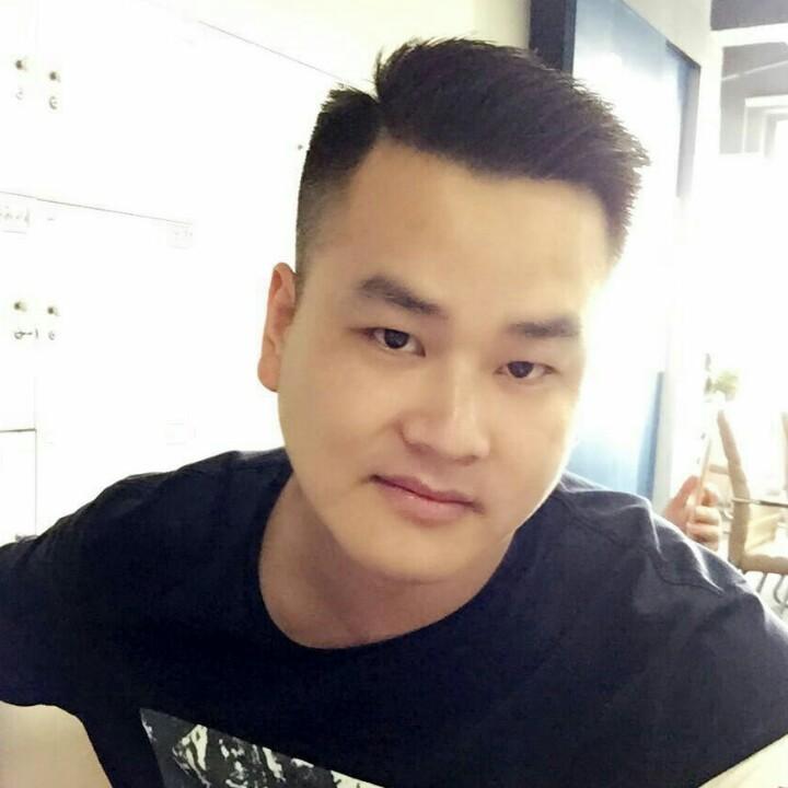 嗨～施堡堡