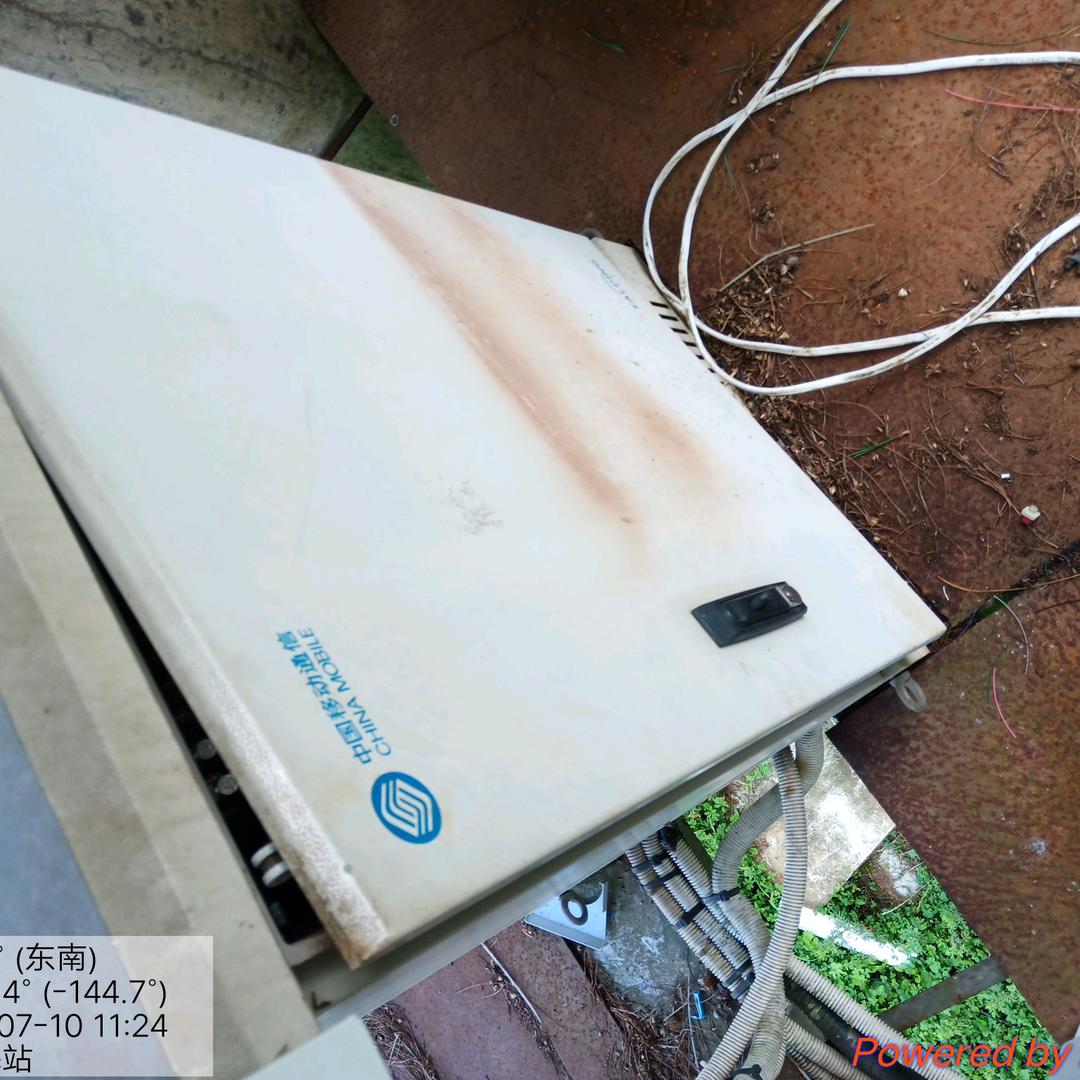 开着拖拉机迎接冬天的到来
