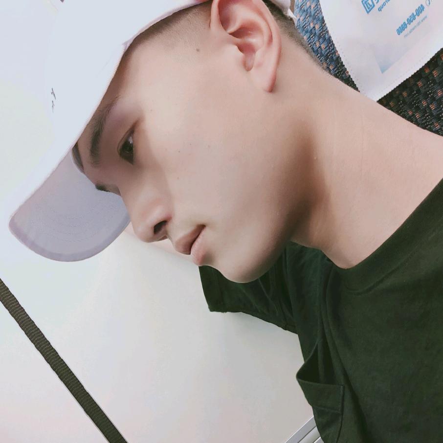 卿何故