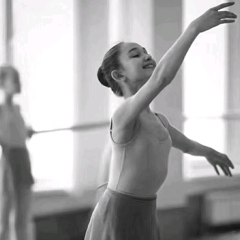 五通桥丑小鸭舞蹈培训中心