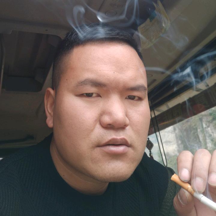 爬在墙头等红杏