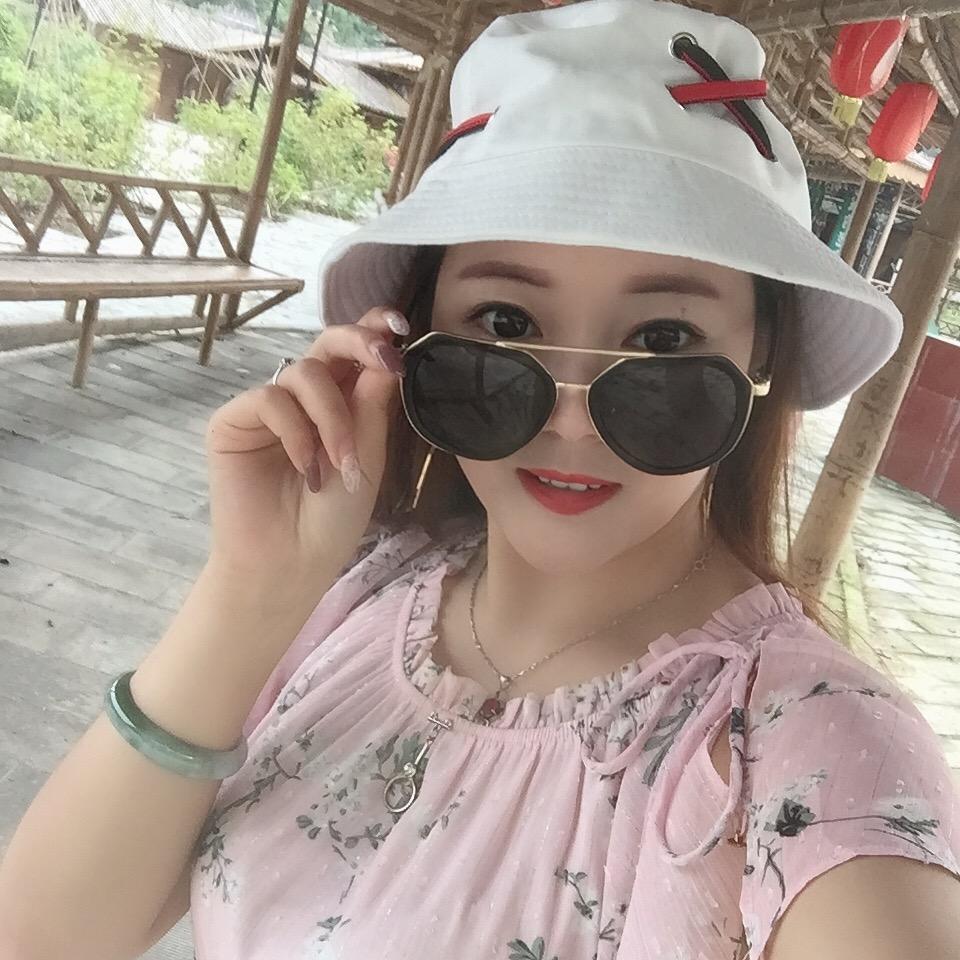 会笑的眼睛真美