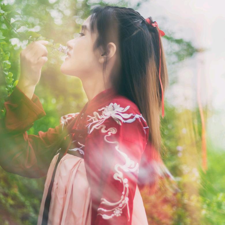拉  祜 :)  娜  儿
