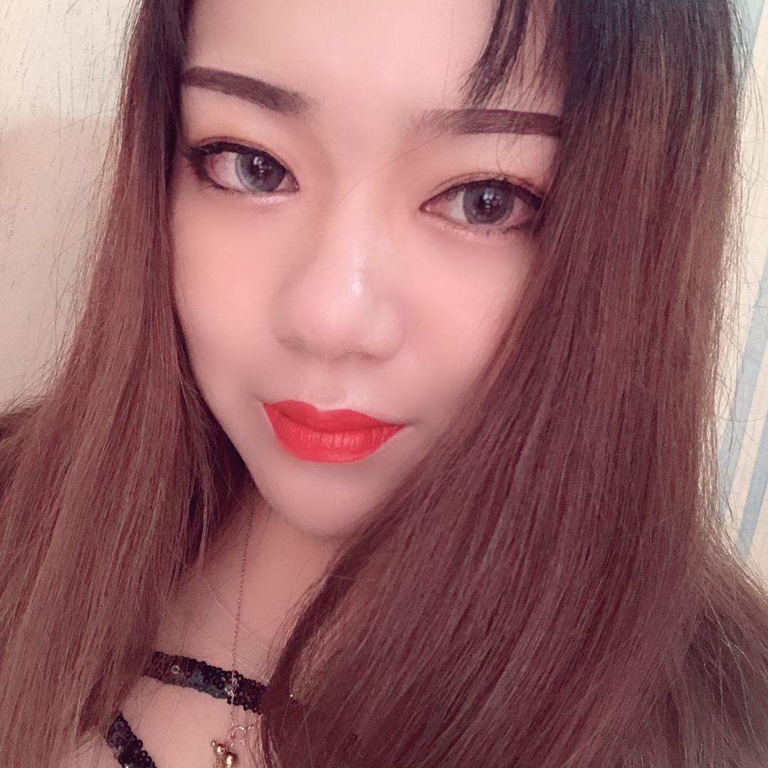 爱化妆的香香