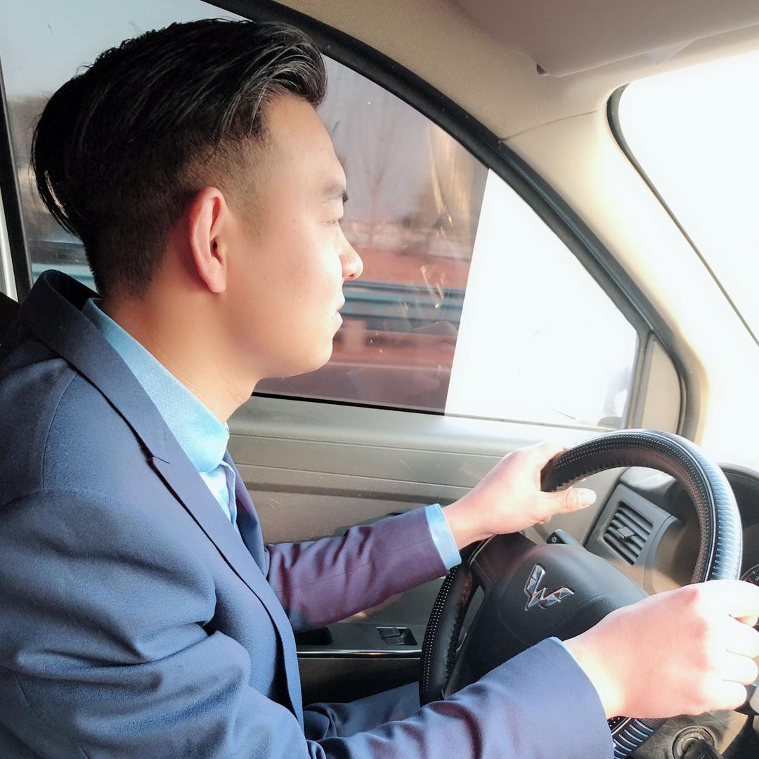 杨泓梁